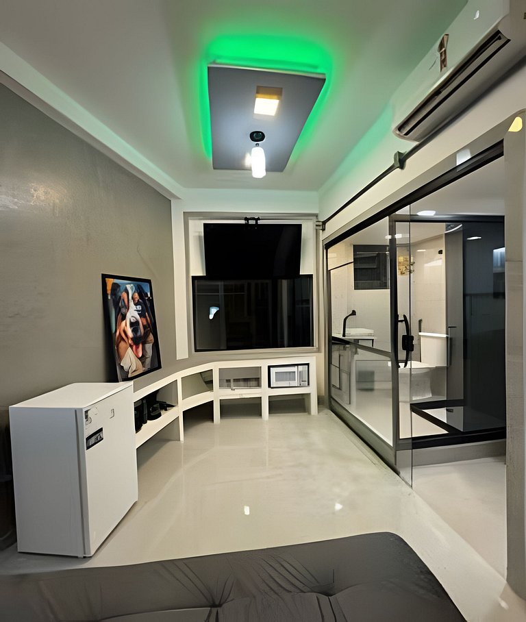 Luxuoso e moderno, Em frente ao metro e 3km das Praias