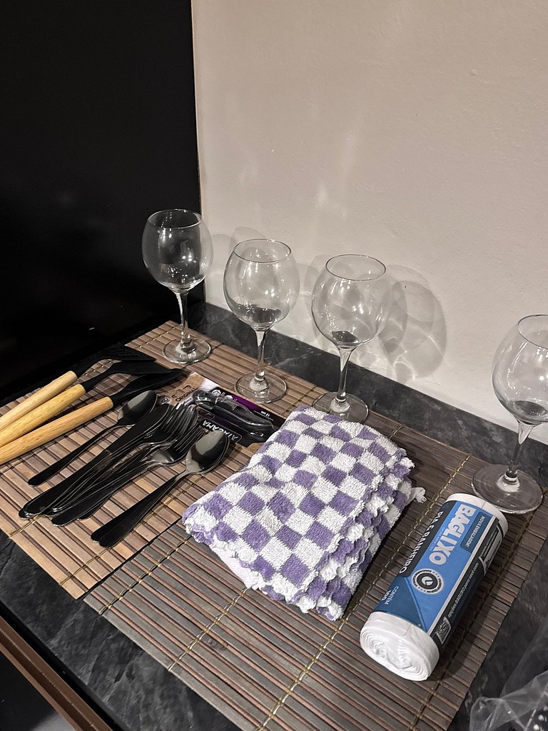 Leme/Copacabana: Your Beach Paradise, 50m Away!