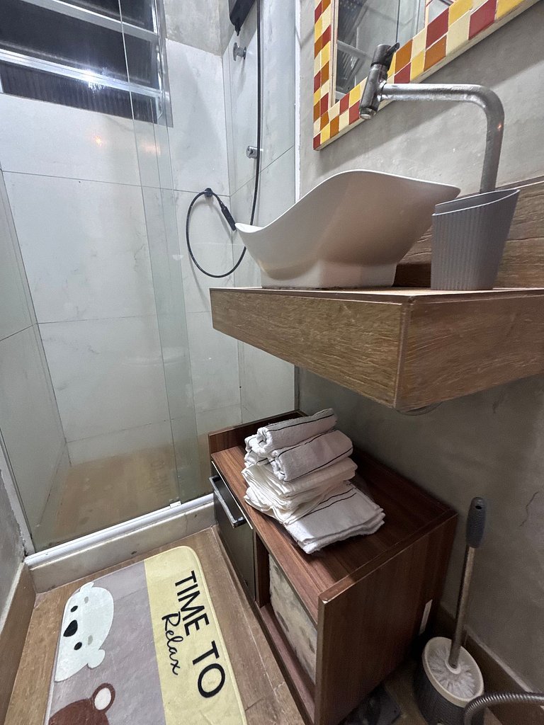 Leme/Copacabana: Seu Paraíso a 50m da Praia!