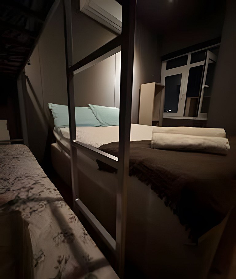 Passos do Metrô da Glória! Silêncio e Portaria 24h