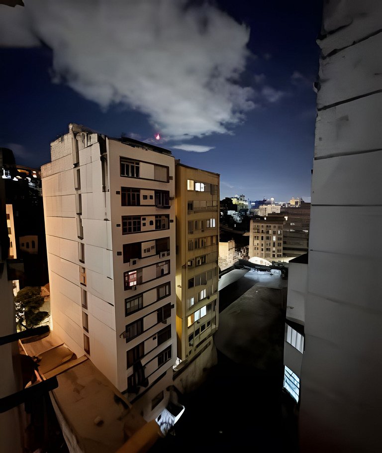 Passos do Metrô da Glória! Silêncio e Portaria 24h