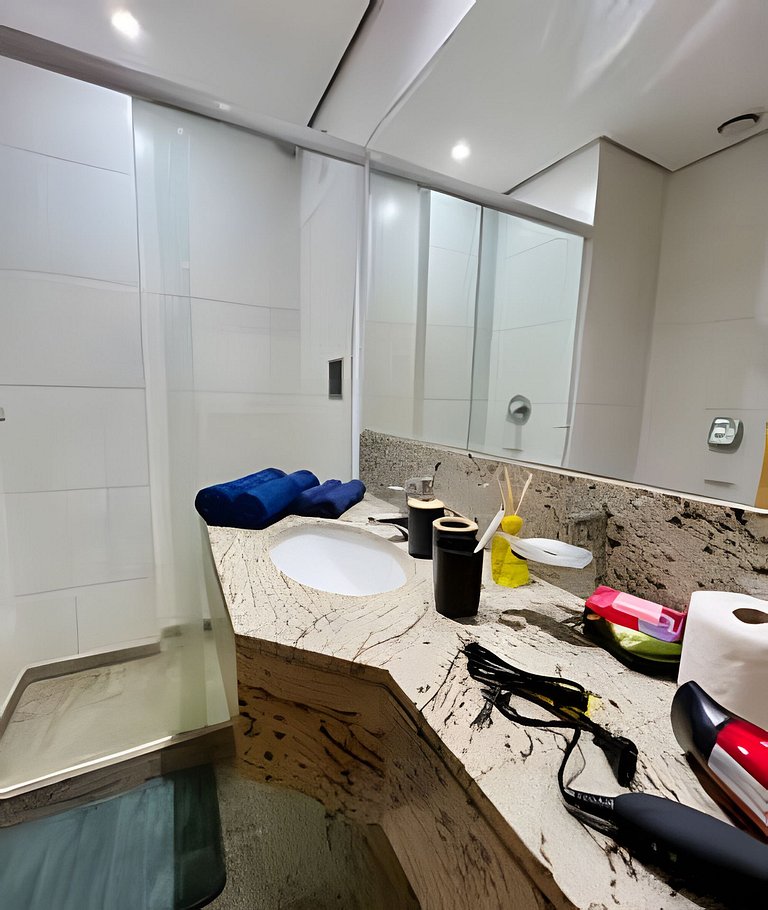 Studio 1409: Piscina, academia e Wi-Fi.