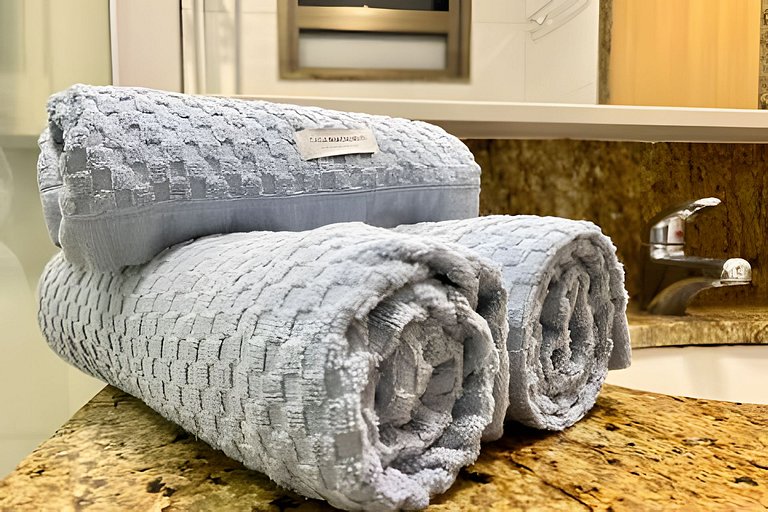 Studio: 5-Star Comfort and Pool Awaiting You.