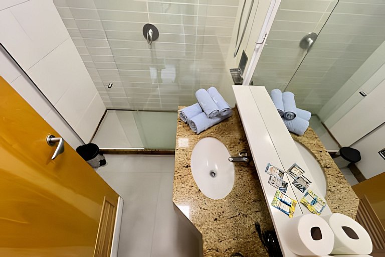 Studio: 5-Star Comfort and Pool Awaiting You.