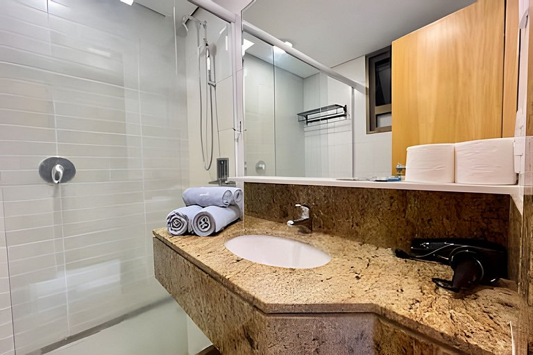 Studio: 5-Star Comfort and Pool Awaiting You.