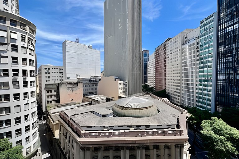 Studio: 5-Star Comfort and Pool Awaiting You.