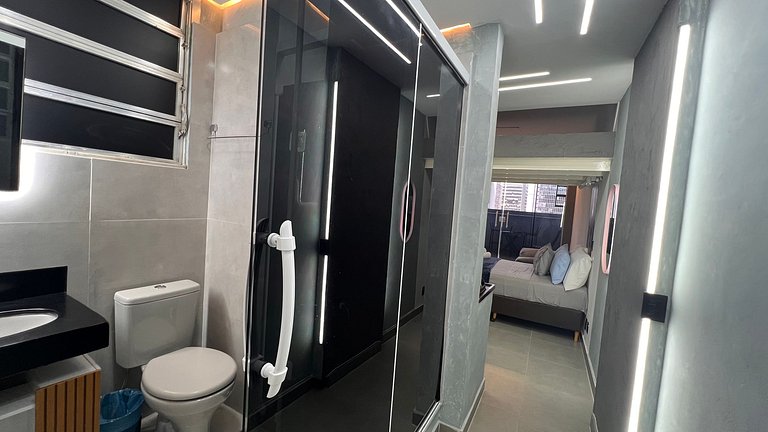 Apartamento com varanda pertinho de tudo no Centro, comercio