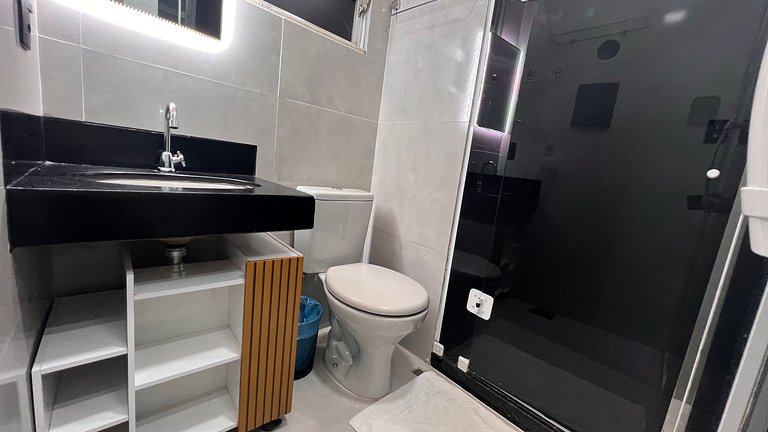 Apartamento com varanda pertinho de tudo no Centro, comercio