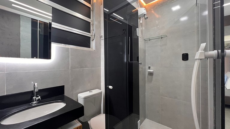 Apartamento com varanda pertinho de tudo no Centro, comercio