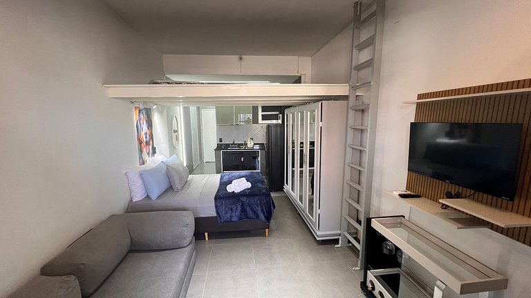 Apartamento com varanda pertinho de tudo no Centro, comercio