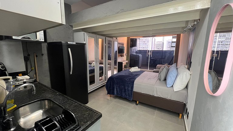 Apartamento com varanda pertinho de tudo no Centro, comercio