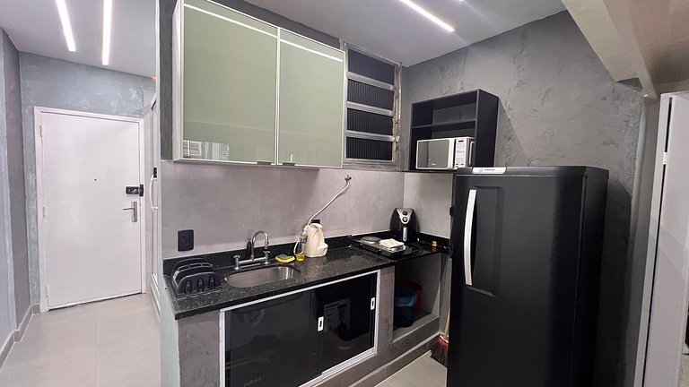 Apartamento com varanda pertinho de tudo no Centro, comercio