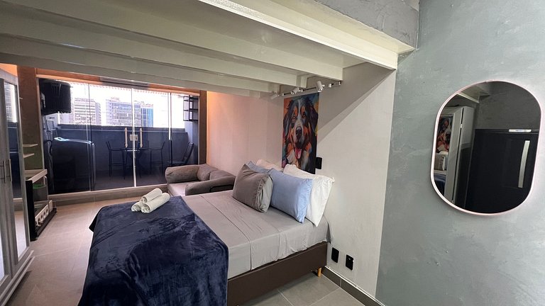 Apartamento com varanda pertinho de tudo no Centro, comercio