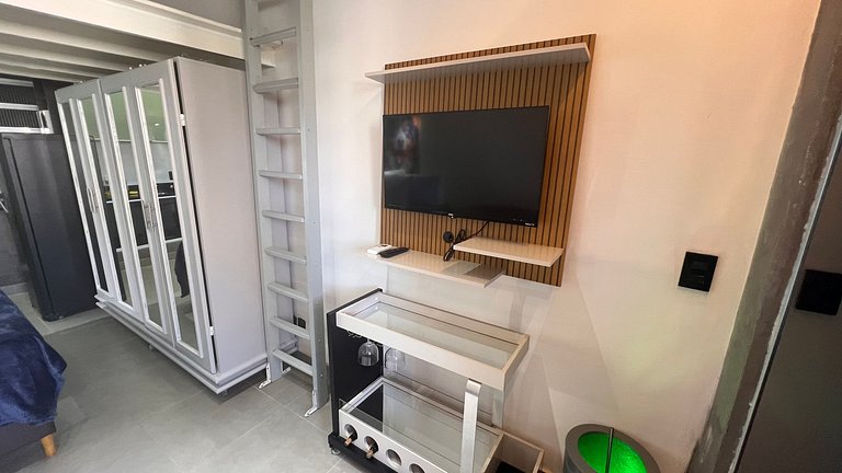 Apartamento com varanda pertinho de tudo no Centro, comercio