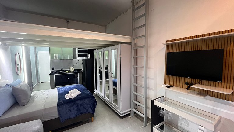 Apartamento com varanda pertinho de tudo no Centro, comercio