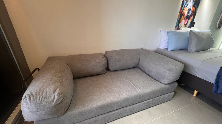 Apartamento com varanda pertinho de tudo no Centro, comercio