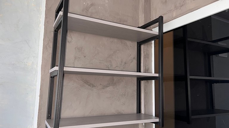 Apartamento com varanda pertinho de tudo no Centro, comercio