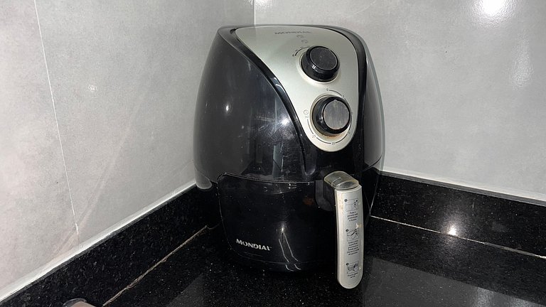 Apartamento com varanda pertinho de tudo no Centro, comercio