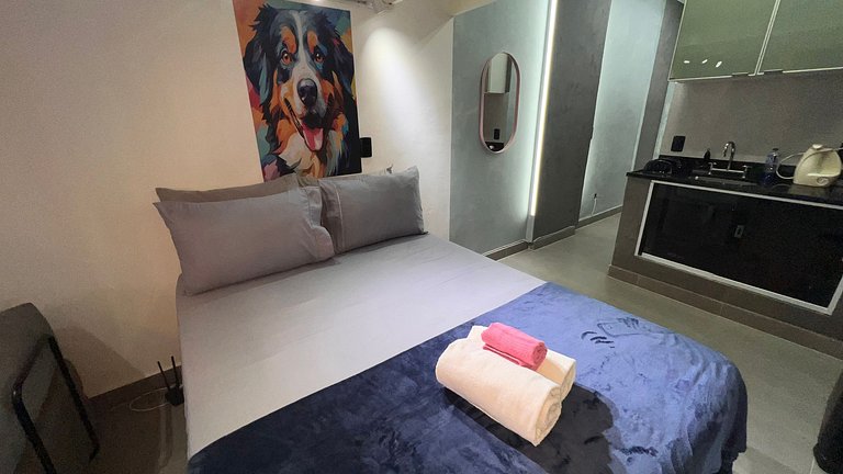 Apartamento com varanda pertinho de tudo no Centro, comercio