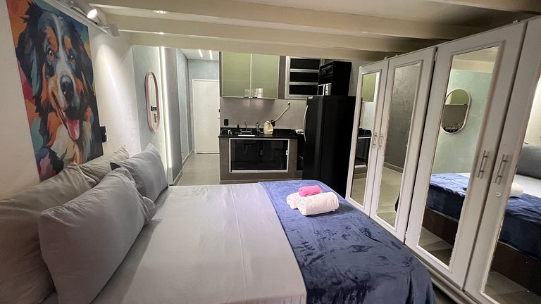 Apartamento com varanda pertinho de tudo no Centro, comercio