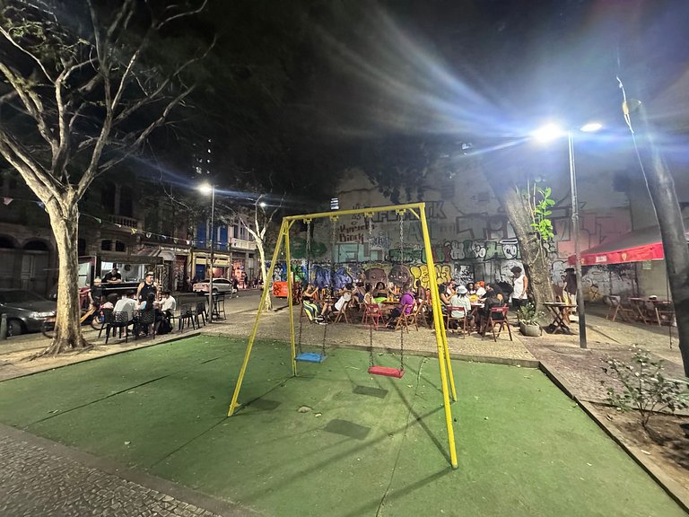 Passos do Metrô da Glória! Silêncio e Portaria 24h