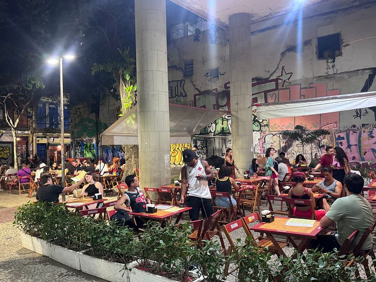 Passos do Metrô da Glória! Silêncio e Portaria 24h